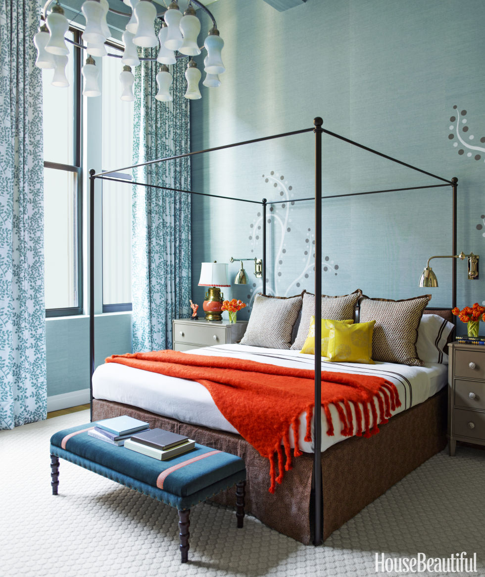 Különböző ágytakarók is növelik az otthonosság érzését a hálószobában.